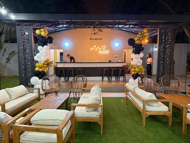 Bar externo con área lounge